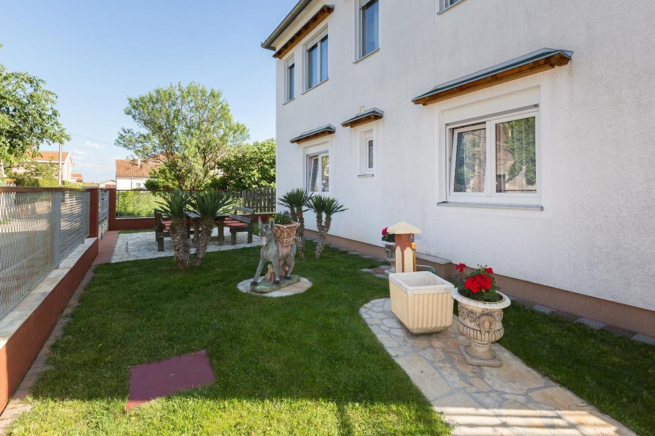 Apartment Twisting By The Private Pool Zadar