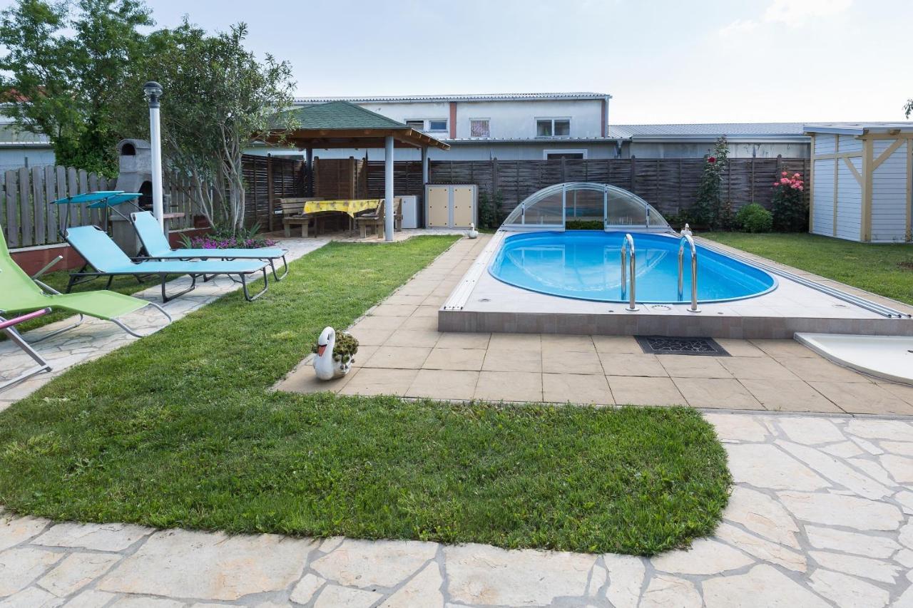 Appartement Twisting By The Private Pool Zadar