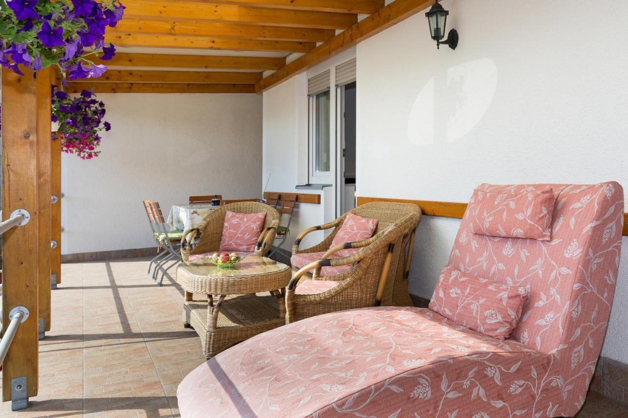 Twisting By The Private Pool Apartment *