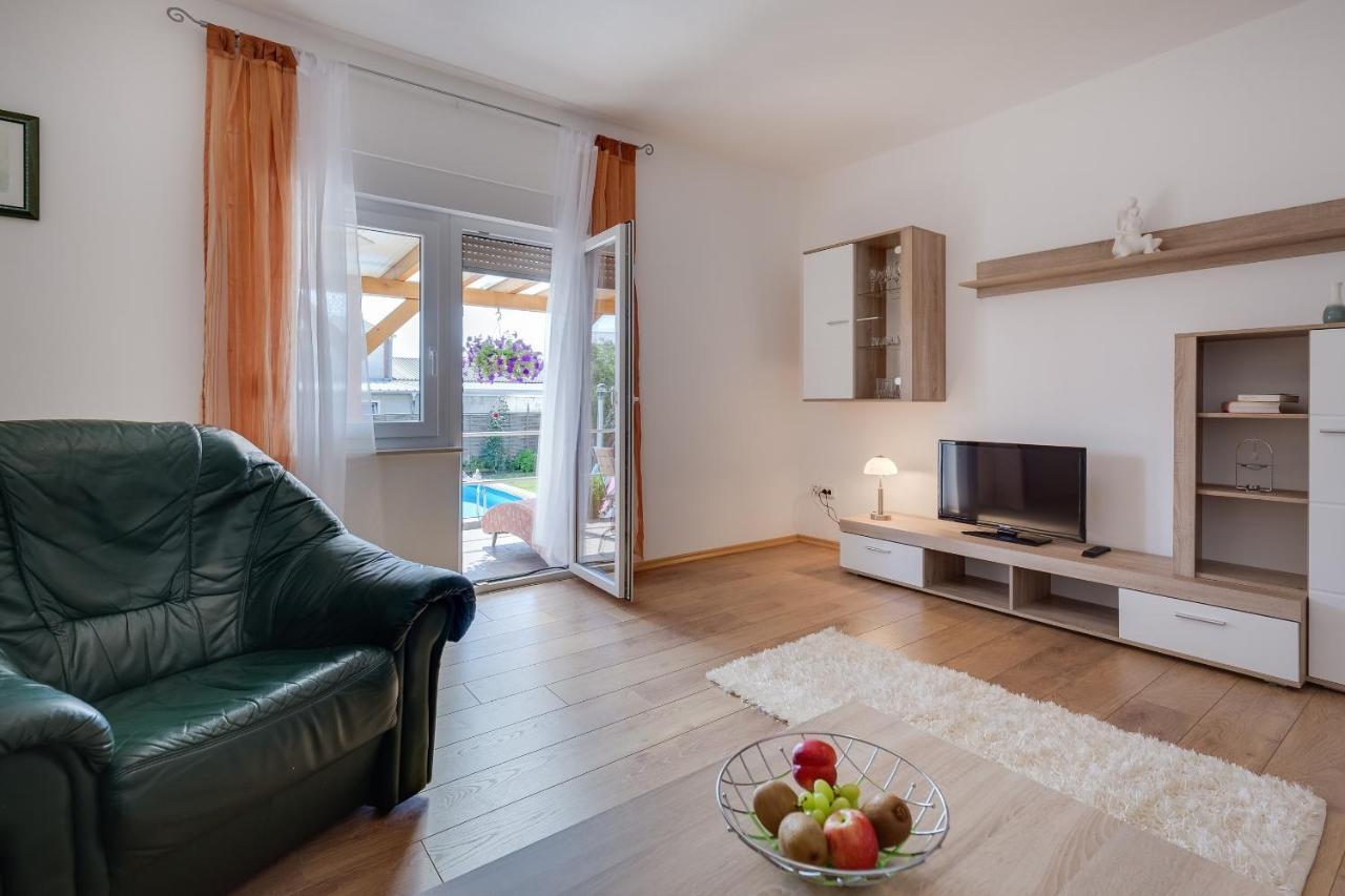 Apartment Twisting By The Private Pool Zadar