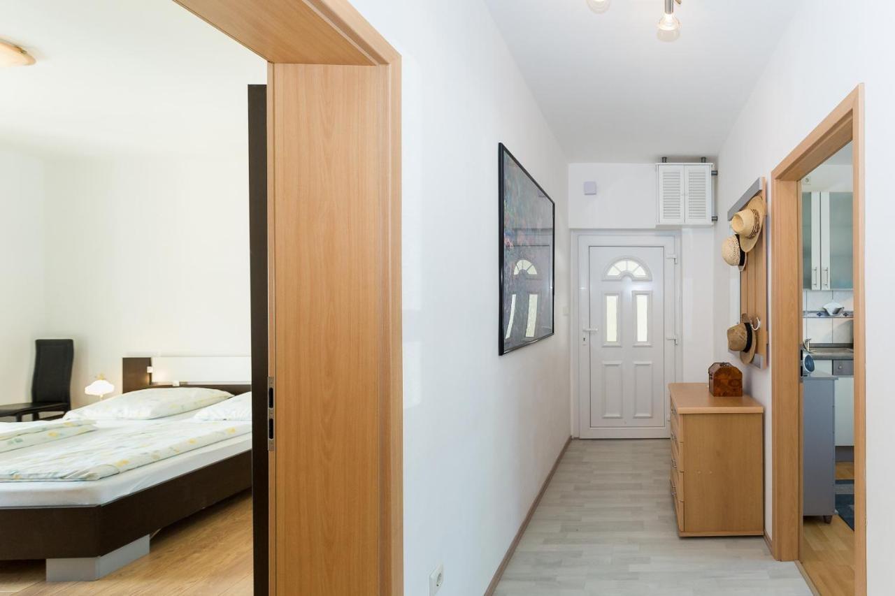 Apartment Twisting By The Private Pool Zadar